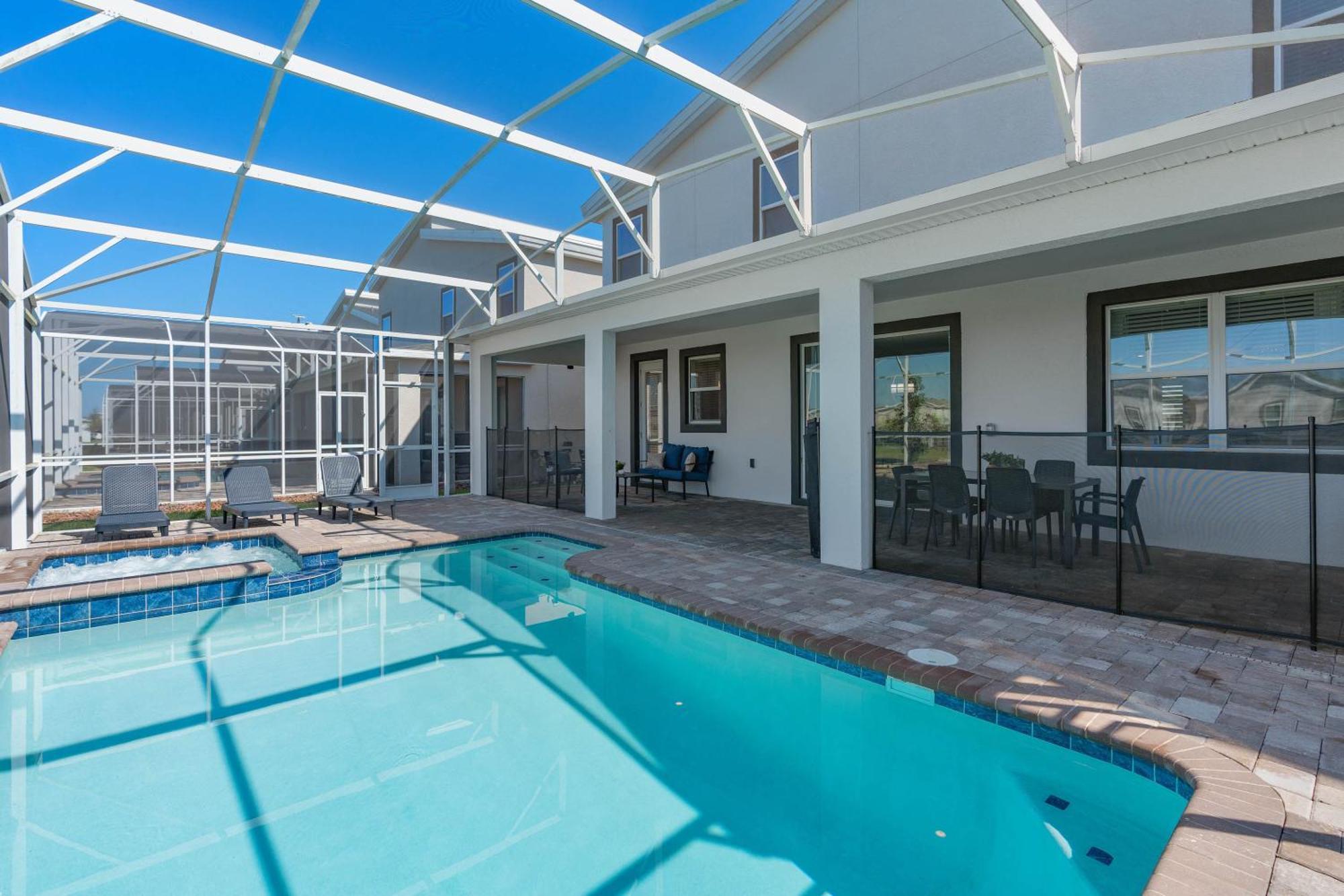 8 Bedroom Inside The In Orlando! *