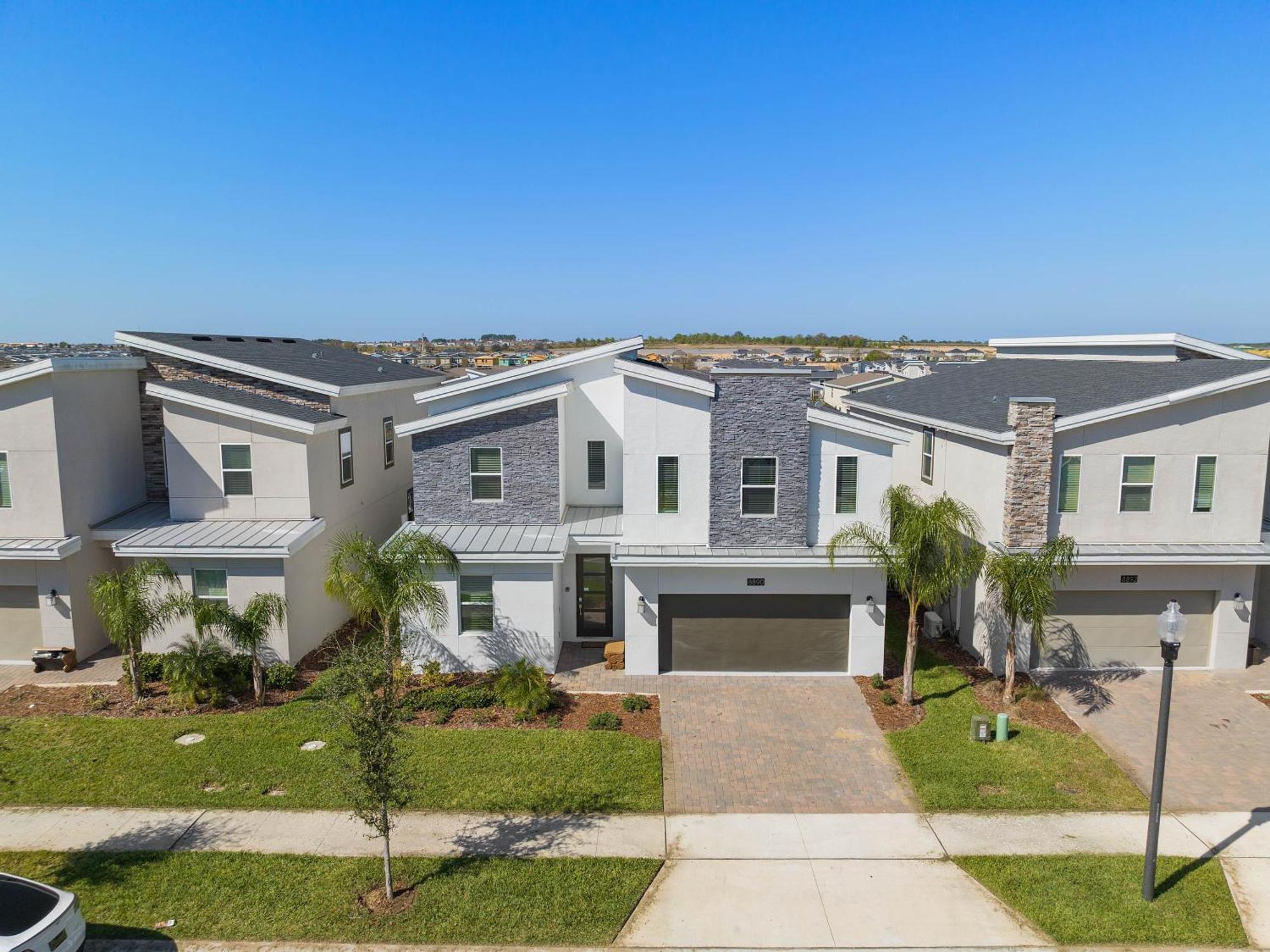 8 Bedroom Inside The In Orlando! *